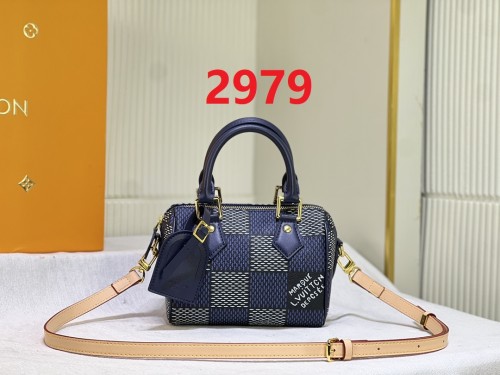 M40611，Leather bag ,5A , size 18x12x10cm ,no box,  B75-2979