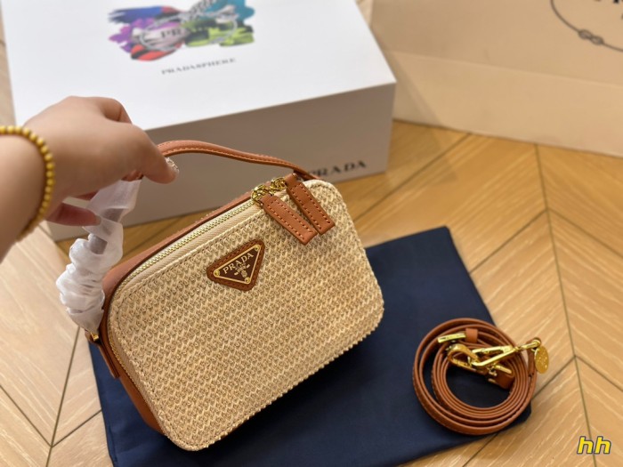Straw raffia leather bag ,3A ,size 18x12cm ,no box,  B68-6162