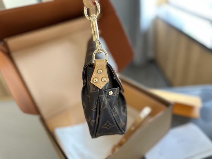Split leather bag ,3A ,size 27x18x3cm,no box,  B75-3025