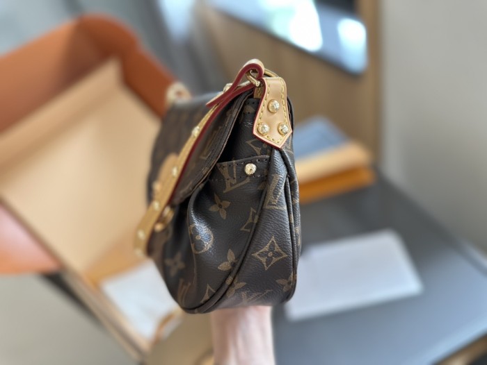 Split leather bag ,3A ,size 27x18x3cm,no box,  B75-3025