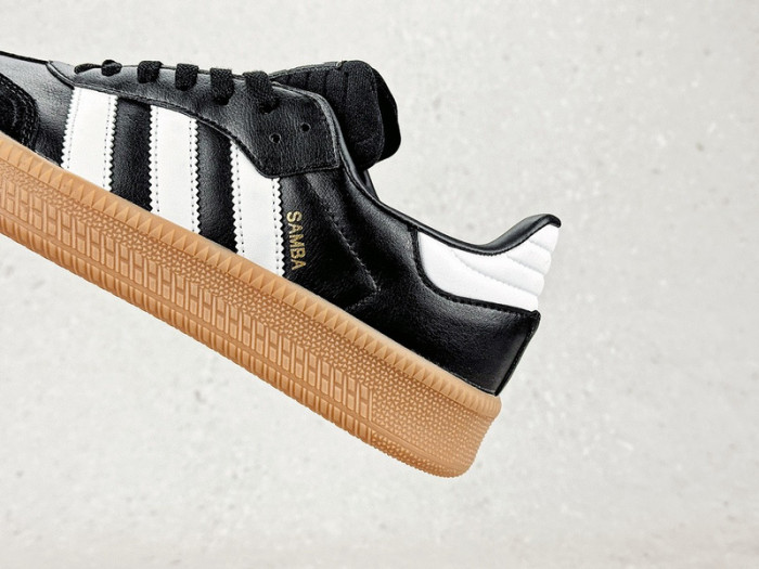 Women men XLG Black White/Gum runner sneaker shoes,  with box,size 36-45，SS60-2527