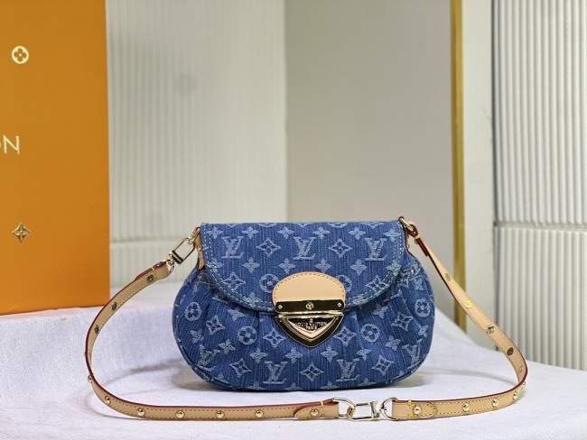 Leather and canvas bag ,5A , size 27x18x3cm,no box, B88-1818