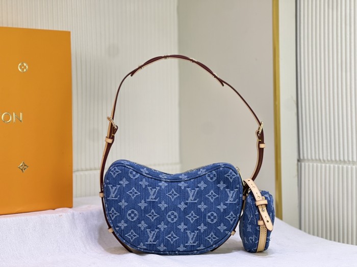 Leather and canvas bag ,5A , size 25x15x5cm,no box,  B88-1817
