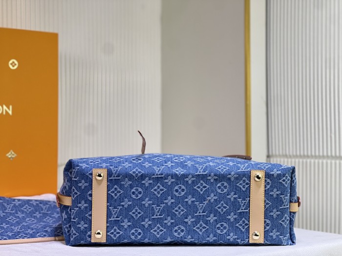Leather bag ,5A ,size 39x30x15cm,no box,  B110-275