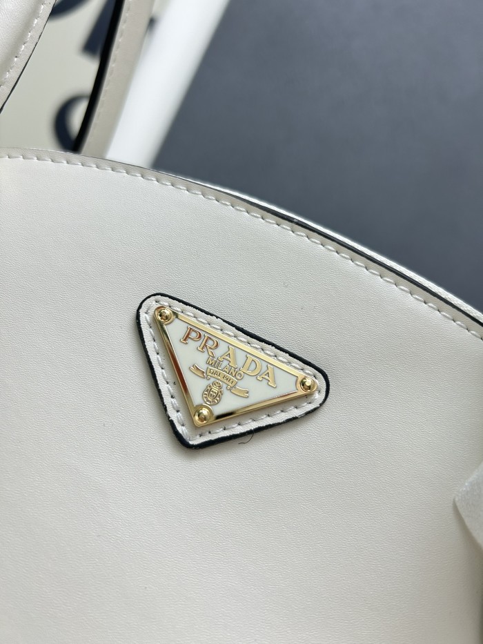 Leather bag ,5A ,size 26x17x9cm,no box,  B110-263