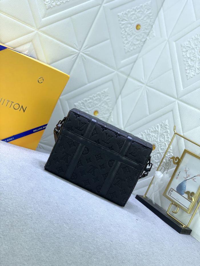 Leather bag ,5A ,size 24x18x5.5cm,no box,  B110-284
