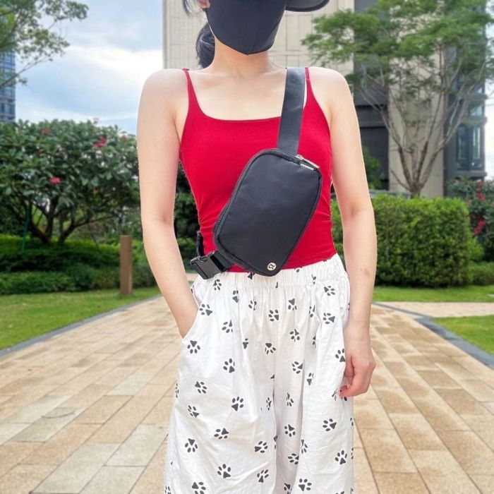 Waterproof nylon running yoga crossbody bag chest bag，size 19*5.5*13cm,B20-296-313