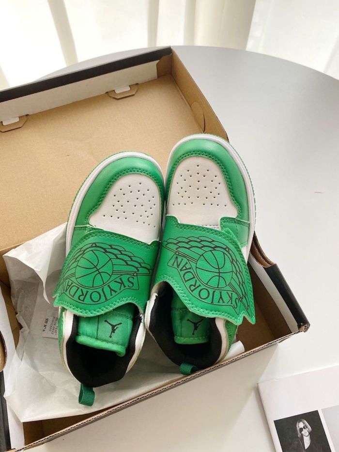 Kid's sneakers runner shoes, with box,size 26-37, SS60-2688-2691