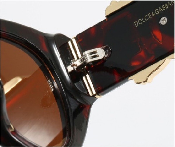Blue light blocking sunglasses with the box and case ,G25-638-647