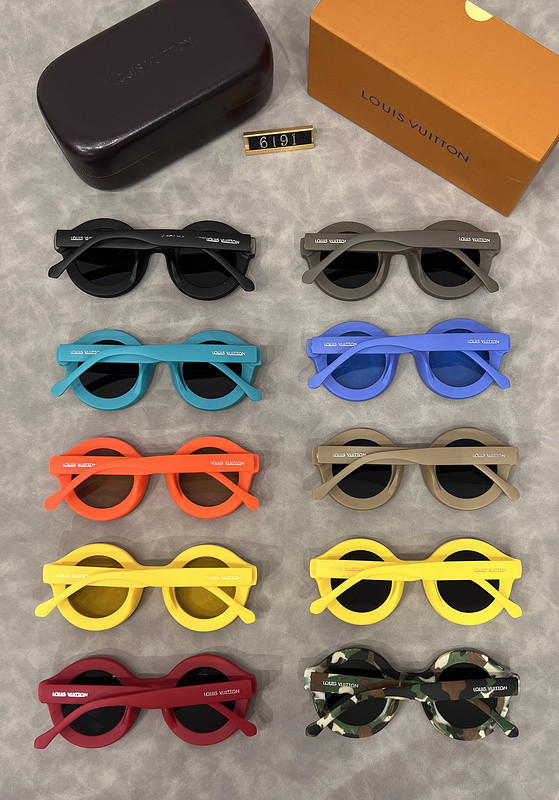 Blue light blocking sunglasses with the box and case ,G25-887-896