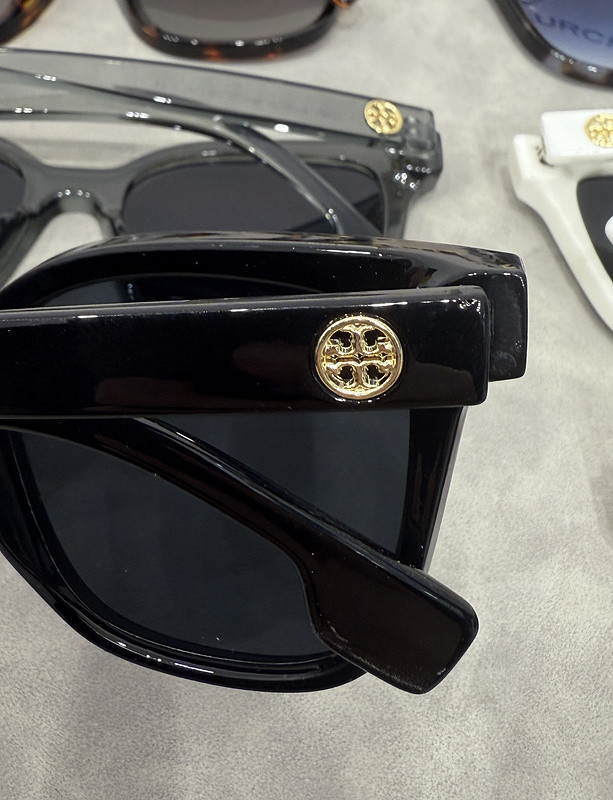 Blue light blocking sunglasses with the box and case ,G25-869-874