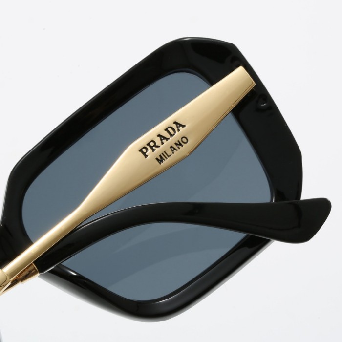 Blue light blocking sunglasses with the box and case ,G25-739-745