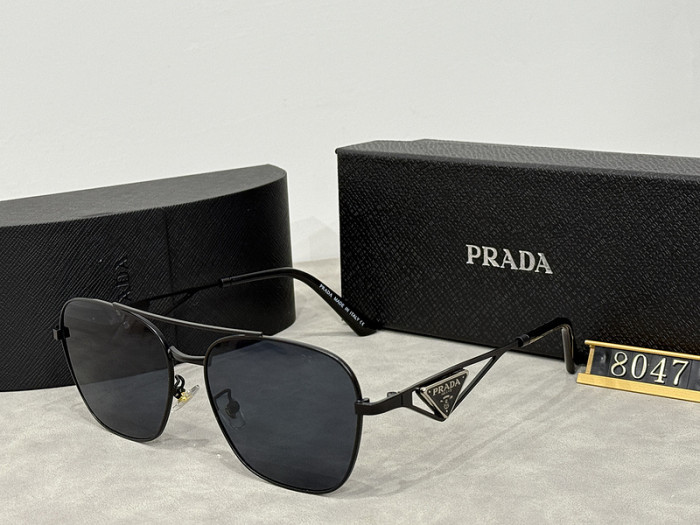 Blue light blocking sunglasses with the box and case ,G25-851-856