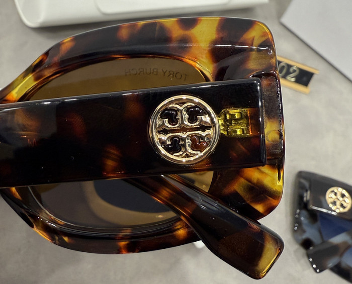 Blue light blocking sunglasses with the box and case ,G25-864-868