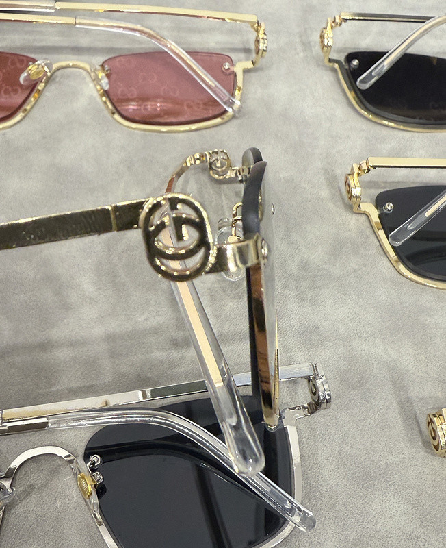 Blue light blocking sunglasses with the box and case ,G25-875-880
