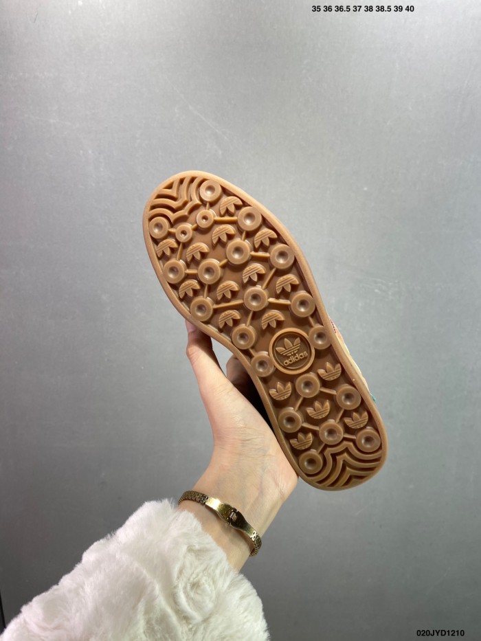 Women runner sneaker shoes,  with box,size 35-40，SS60-2792