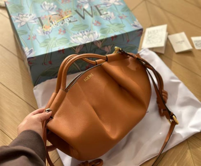 Leather bag ,4A ,size 27x18cm,no box,  B88-3-5