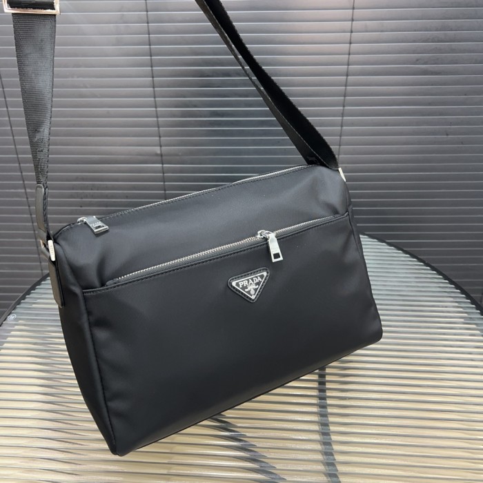 Nylon bag ,3A ,size 32x22cm,no box,  B68-47