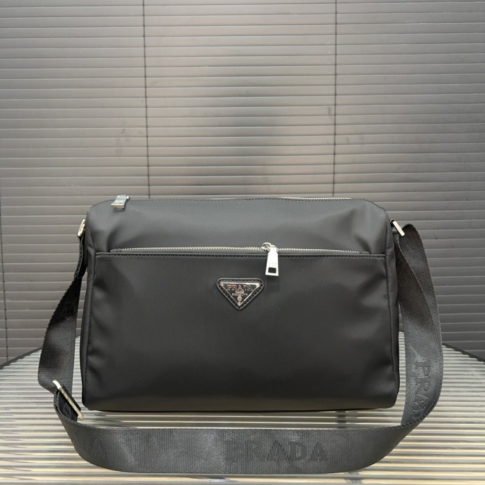 Nylon bag ,3A ,size 32x22cm,no box,  B68-47