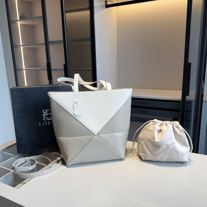 Leather bag ,4A ,size 25x30x14cm,no box,  B88-40-43