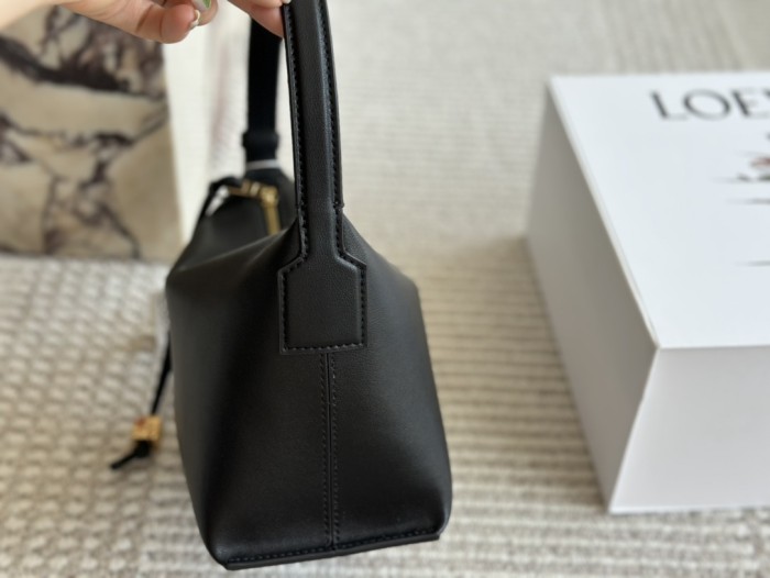 Leather bag ,4A ,size 21x17cm,no box,  B88-92-96