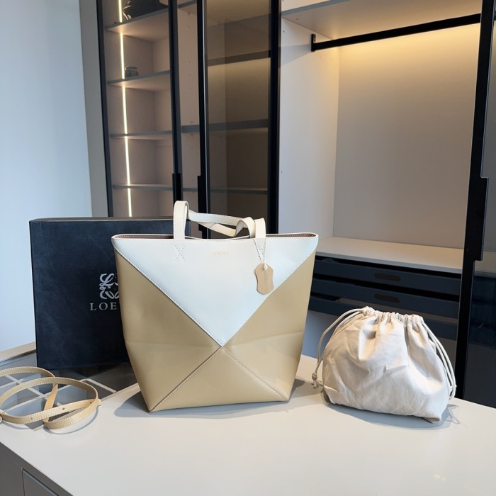 Leather bag ,4A ,size 25x30x14cm,no box,  B88-40-43