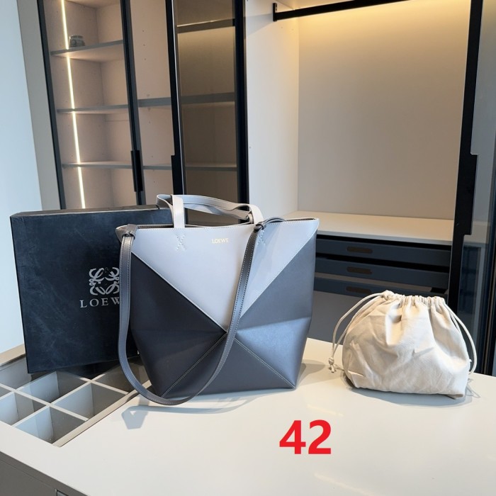 Leather bag ,4A ,size 25x30x14cm,no box,  B88-40-43