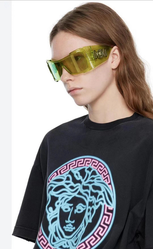 Blue light blocking sunglasses with the box and case ,G25-946-953