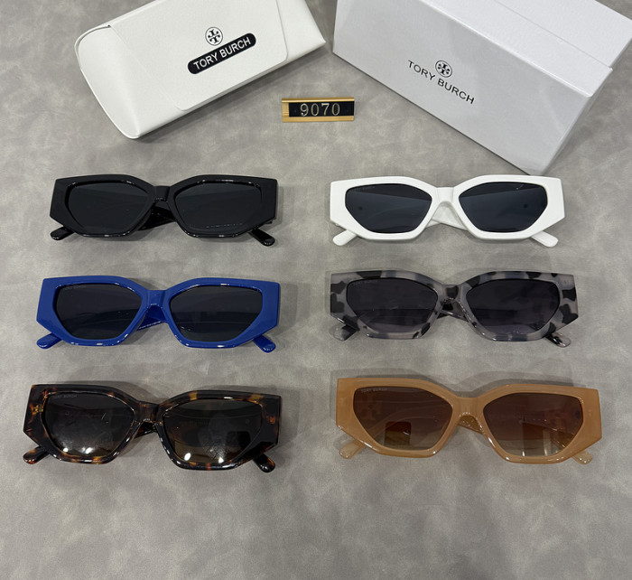 Blue light blocking sunglasses with the box and case ,G25-973-978