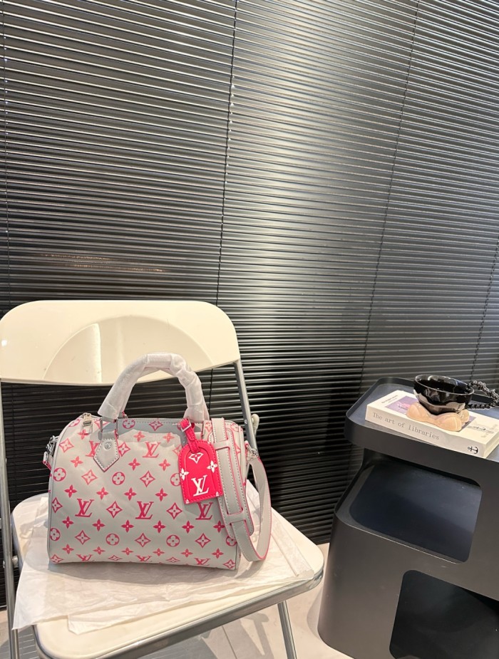 Split leather bag ,3A , size 25x20cm,no box,  B68-84