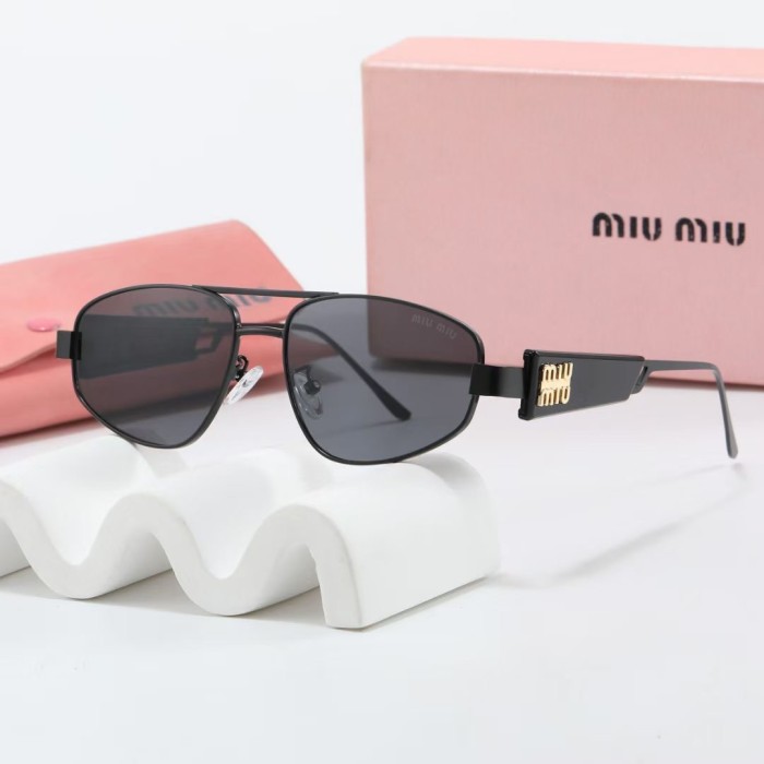 Blue light blocking sunglasses with the box and case ,G25-1188-1195