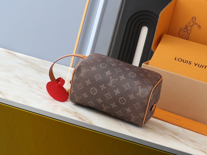 Leather bag ,5A ,size 23x13x12cm,no box,  B75-146