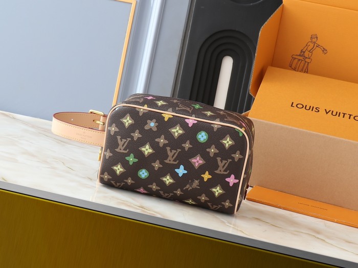 Leather bag ,5A ,size 23x13x12cm,no box,  B75-147