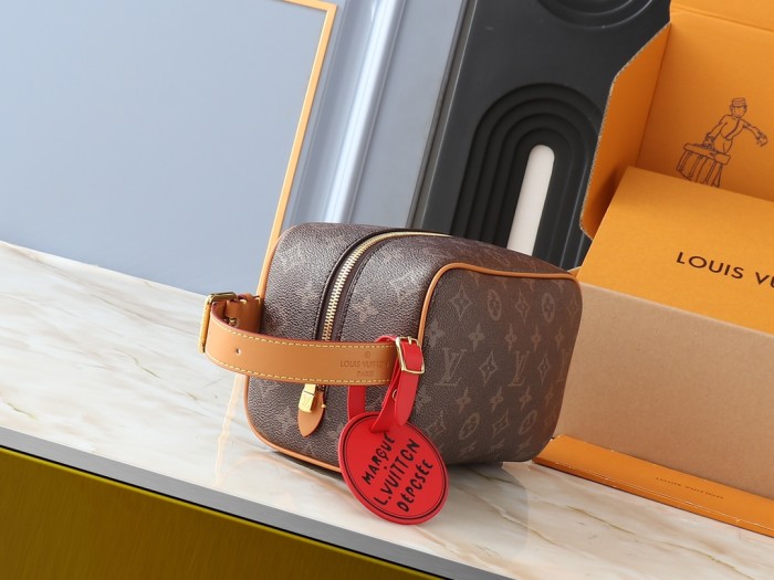 Leather bag ,5A ,size 23x13x12cm,no box,  B75-146