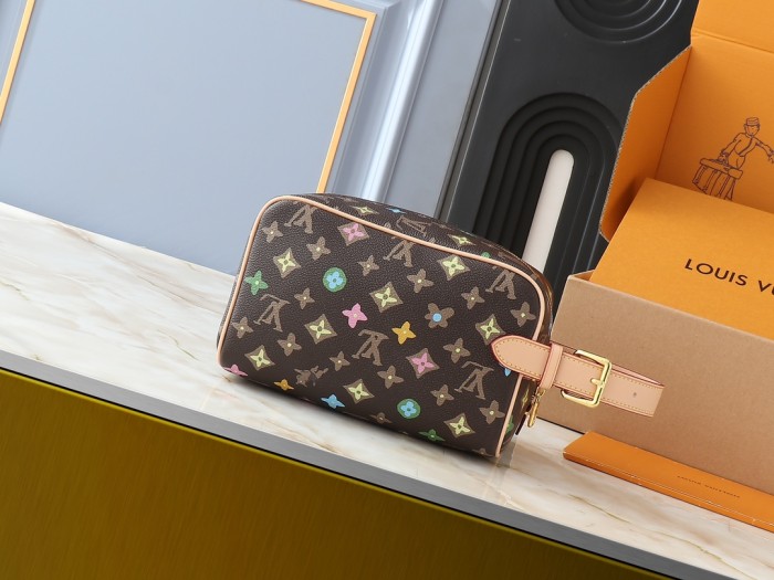 Leather bag ,5A ,size 23x13x12cm,no box,  B75-147