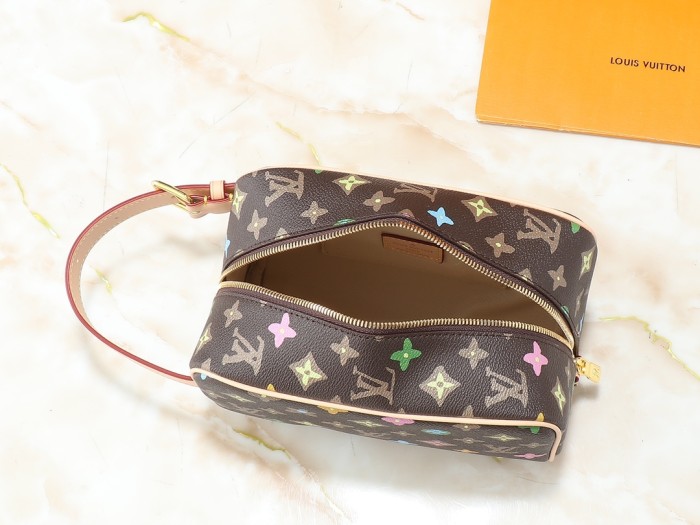 Leather bag ,5A ,size 23x13x12cm,no box,  B75-147