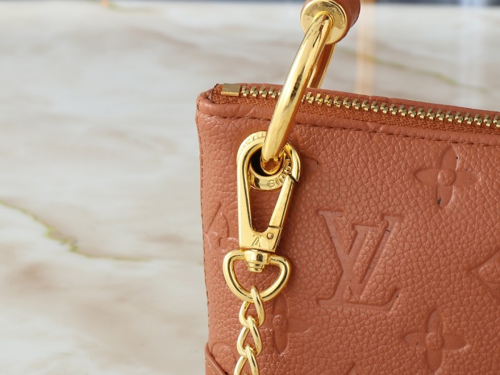 Leather bag ,5A ,size 25x13x5cm,no box,  B88-119