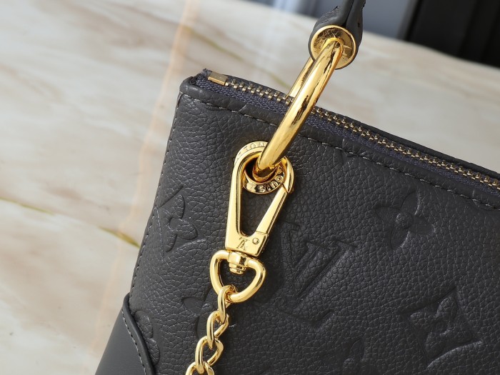 Leather bag ,5A ,size 25x13x5cm,no box,  B88-118