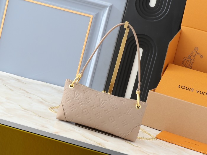 Leather bag ,5A ,size 25x13x5cm,no box,  B88-121