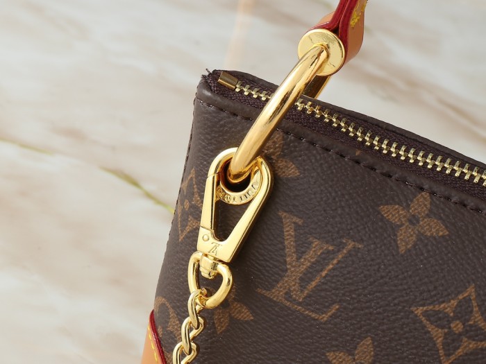 Leather bag ,5A ,size 25x13x5cm,no box,  B88-124
