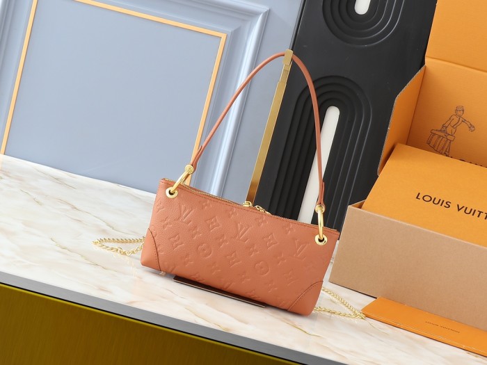 Leather bag ,5A ,size 25x13x5cm,no box,  B88-119