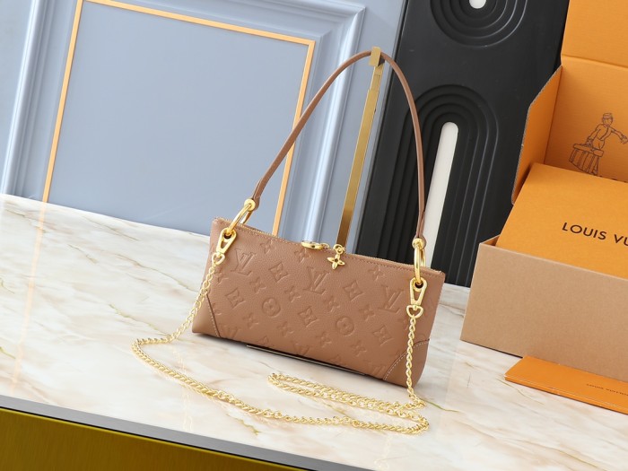 Leather bag ,5A ,size 25x13x5cm,no box,  B88-123