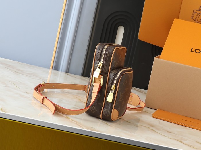 Leather bag ,5A ,size 13.5x20x8cm,no box,  B88-146