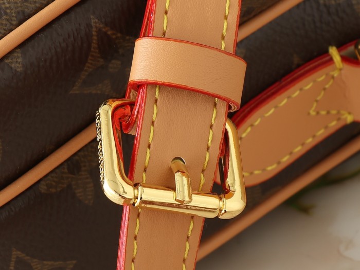 Leather bag ,5A ,size 13.5x20x8cm,no box,  B88-146