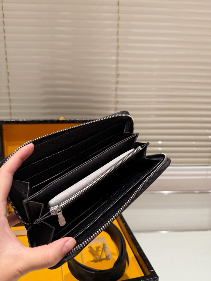 Leather wallet and belt and key chain a set ,5A ,  B98-2