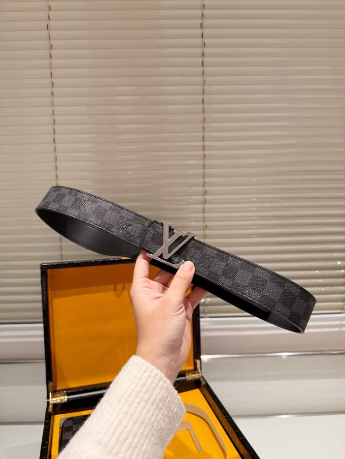 Leather wallet and belt and key chain a set ,5A ,  B98-2