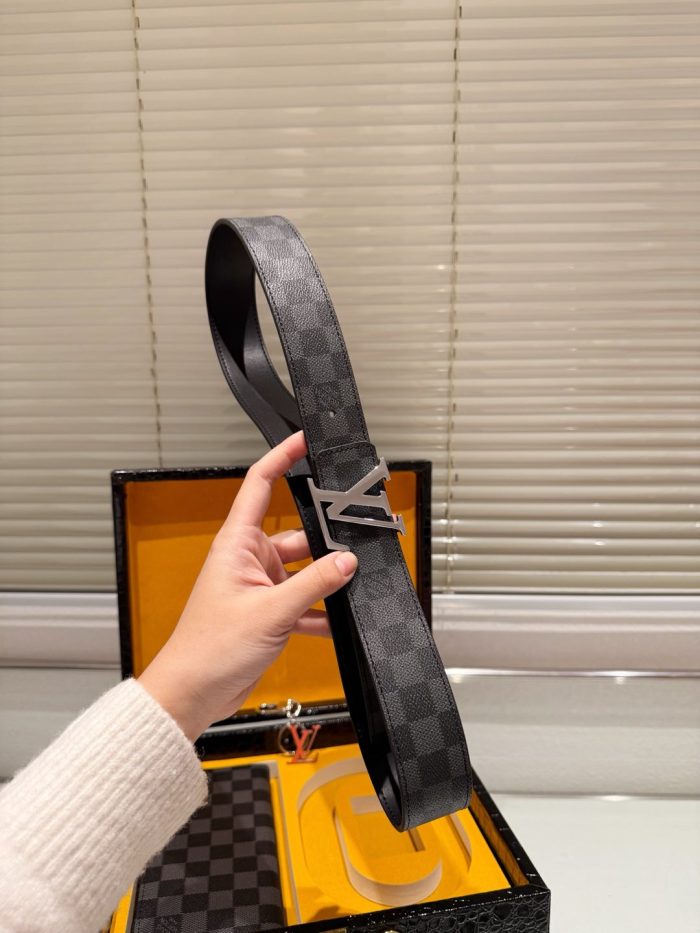 Leather wallet and belt and key chain a set ,5A ,  B98-2