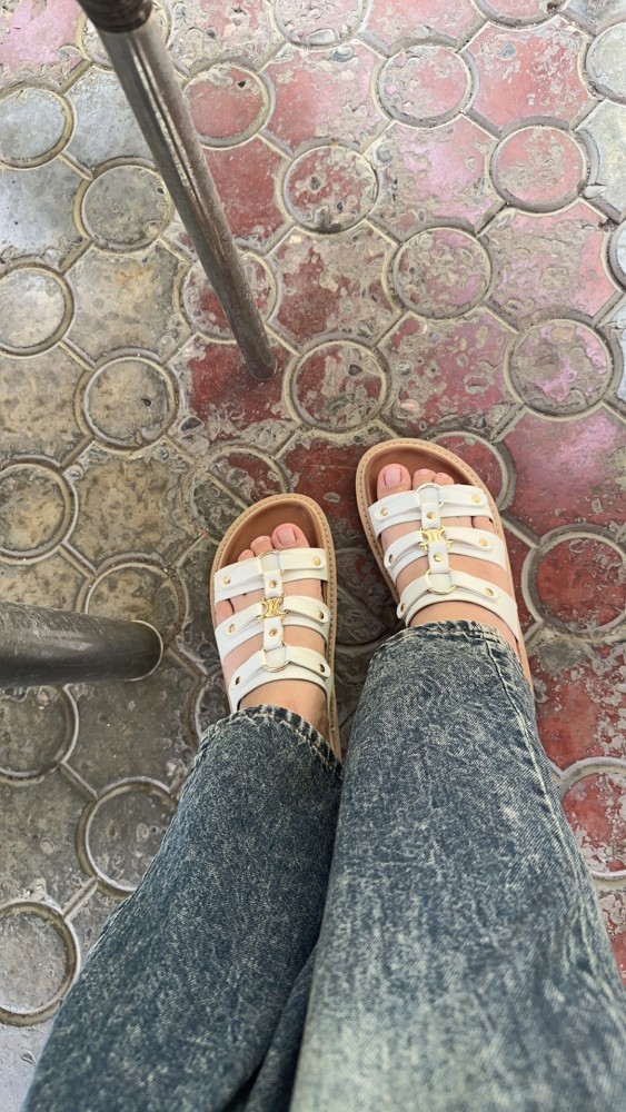 Sandals and slippers for women，with box, size 35-41,SS50-254-256