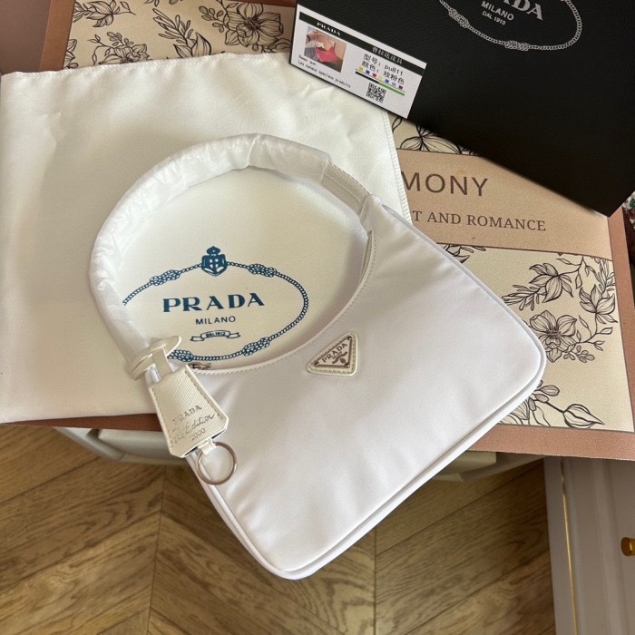 Nylon bag ,budget ,size 20cm,no box,  B35-191-196