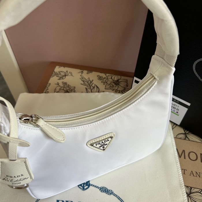 Nylon bag ,budget ,size 20cm,no box,  B35-191-196